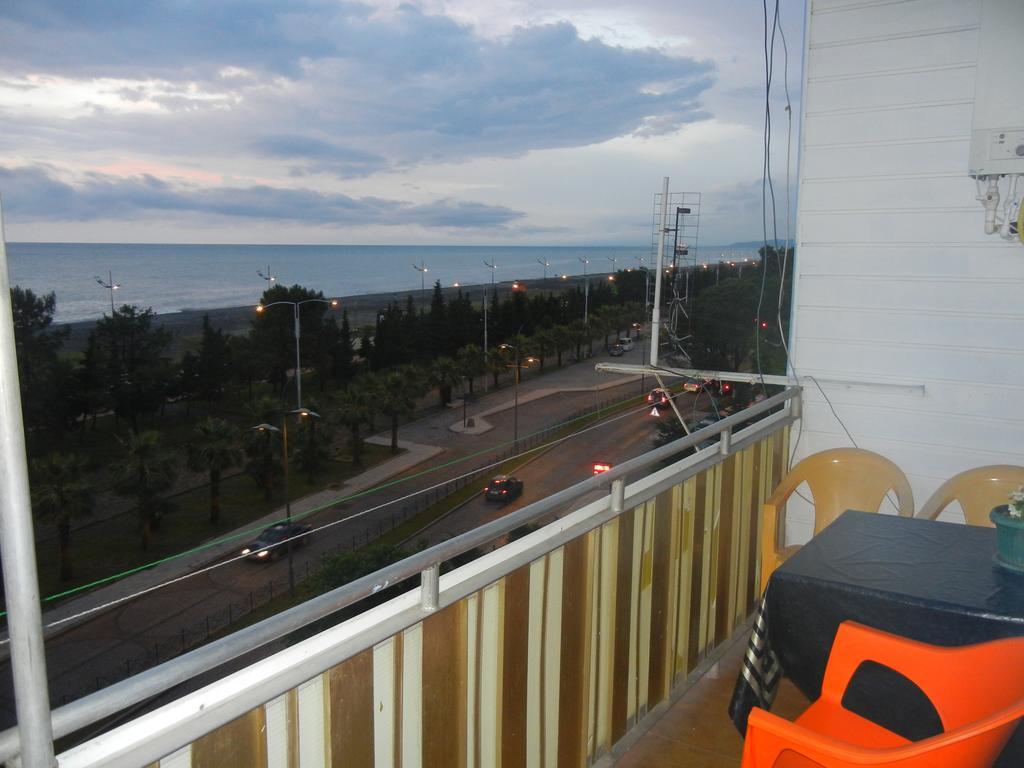 Apartment Irma Rustaveli 57 Батуми Стая снимка