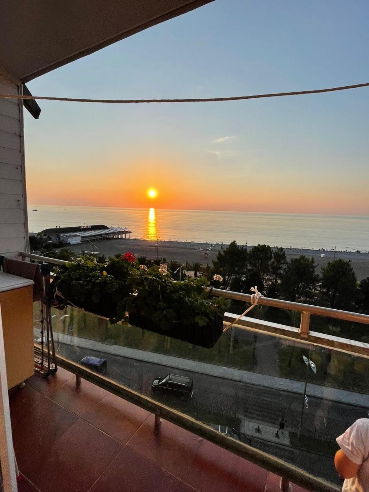 Apartment Irma Rustaveli 57 Батуми Екстериор снимка