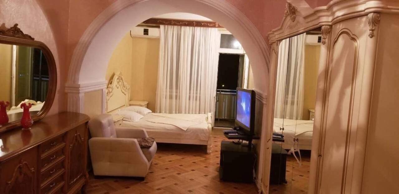 Apartment Irma Rustaveli 57 Батуми Екстериор снимка