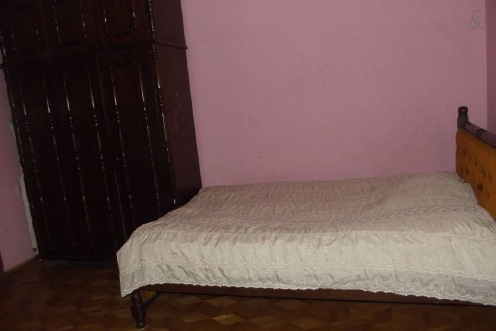 Apartment Irma Rustaveli 57 Батуми Стая снимка