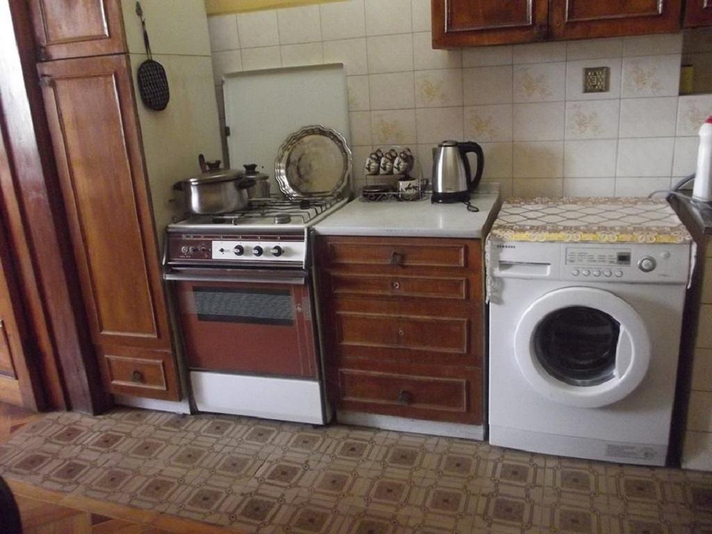 Apartment Irma Rustaveli 57 Батуми Стая снимка