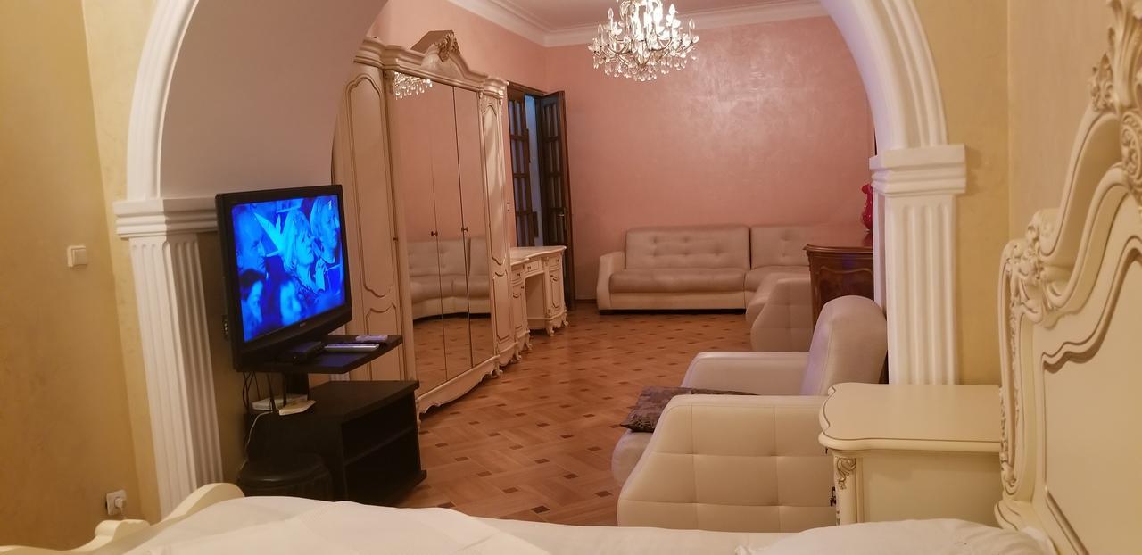 Apartment Irma Rustaveli 57 Батуми Екстериор снимка